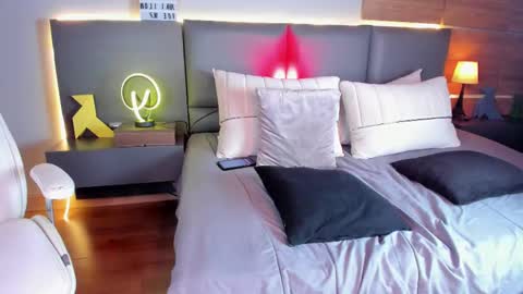 Stone Lee  online show from 9, 2, 2025