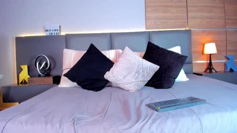 Stone Lee  online show from 12, 2, 2025