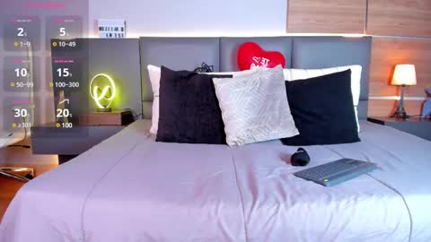 Stone Lee  online show from 20, 2, 2025