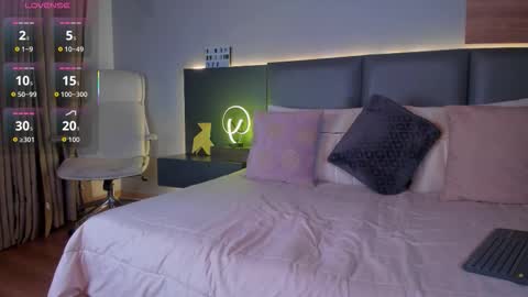 Stone Lee  online show from 21, 9, 2025