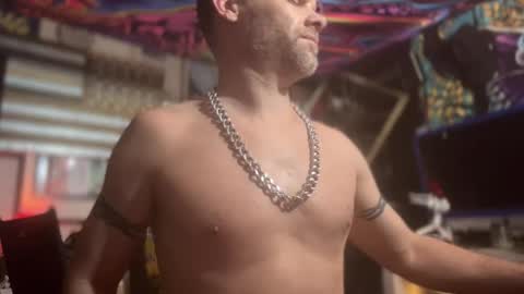 Str8 online show from 19, 4, 2026