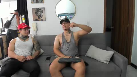 Snapshot of straight__friends chatting on 19, 5, 2026 straight__friends online show from 19, 5, 2026