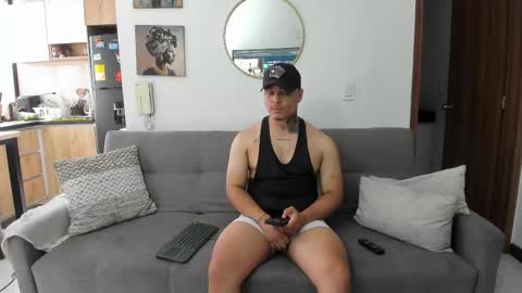 Snapshot of straight__friends chatting on 20, 5, 2026 straight__friends online show from 20, 5, 2026