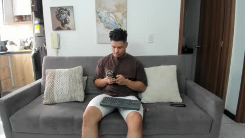 Snapshot of straight__friends chatting on 7, 6, 2026 straight__friends online show from 7, 6, 2026