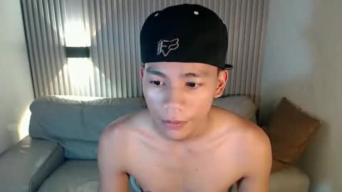 Snapshot of straight_moreno69 chatting on 18, 5, 2026 James online show from 18, 5, 2026
