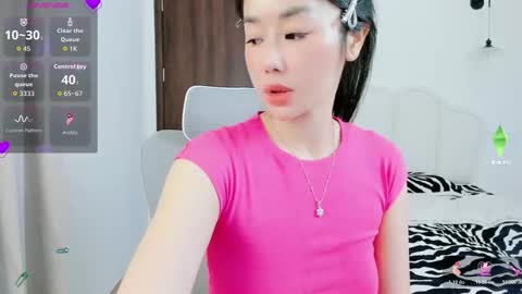 strawberry_loveee online show from 24, 11, 2025
