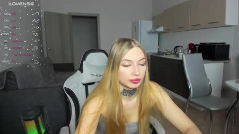 Snapshot of streis_mua chatting on 18, 10, 2025 Streis open pvt online show from 18, 10, 2025