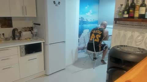 Strong Arni online show from 18, 2, 2025