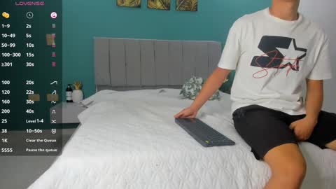 Strong Couple online show from 25, 1, 2025