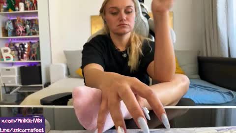 Snapshot of strupedsunicorns chatting on 13, 9, 2025 goddess online show from 13, 9, 2025