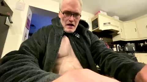 Snapshot of stud_1975 chatting on 6, 4, 2026 stud_1975 online show from 6, 4, 2026