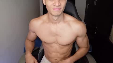 stylish man online show from 20, 11, 2025