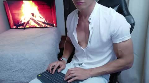 stylish man online show from 15, 5, 2026