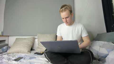 Snapshot of successful_kevin chatting on 22, 9, 2025 Kevin online show from 22, 9, 2025