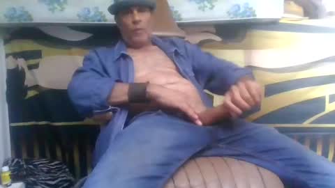 Snapshot of suckitu812 chatting on 17, 10, 2025 SUCKITU812 online show from 17, 10, 2025