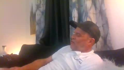 Snapshot of suckitu812 chatting on 7, 1, 2026 SUCKITU812 online show from 7, 1, 2026