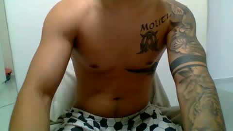 Snapshot of suetsemsay chatting on 1, 12, 2025 suetsemsay online show from 1, 12, 2025