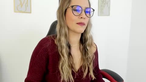 Snapshot of sugar_milff chatting on 4, 1, 2025 sugar_milff online show from 4, 1, 2025