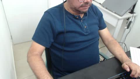 Snapshot of sugarhairybear chatting on 19, 4, 2026 Johnny online show from 19, 4, 2026