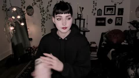 Ella online show from 17, 6, 2026