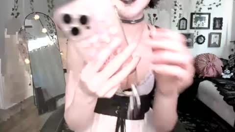 Ella online show from 8, 7, 2026