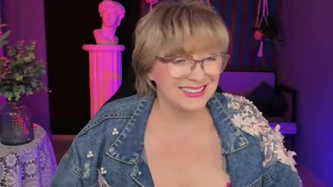 Snapshot of sugarvi chatting on 21, 9, 2025 Vivien online show from 21, 9, 2025