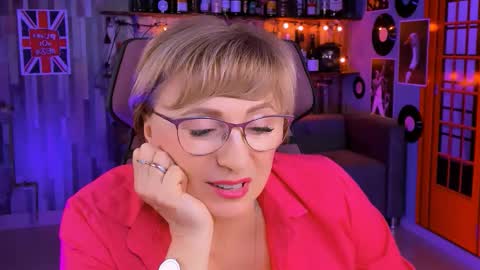 Snapshot of sugarvi chatting on 8, 10, 2025 Vivien online show from 8, 10, 2025