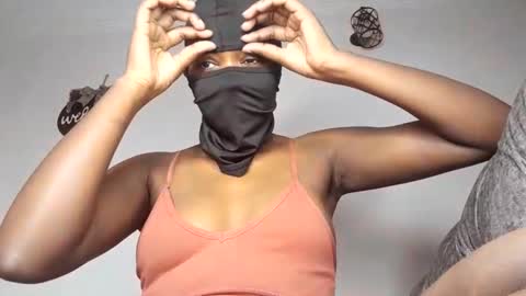 Snapshot of sultryaura chatting on 15, 10, 2025 maskedtemptress online show from 15, 10, 2025