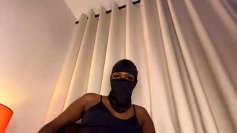 Snapshot of sultryaura chatting on 29, 4, 2026 maskedtemptress online show from 29, 4, 2026
