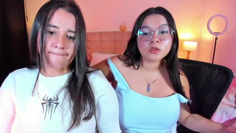 Snapshot of summer_girls01 chatting on 21, 12, 2024 summer_girls01 online show from 21, 12, 2024