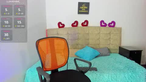 Snapshot of summer_girls01 chatting on 31, 10, 2025 summer_girls01 online show from 31, 10, 2025