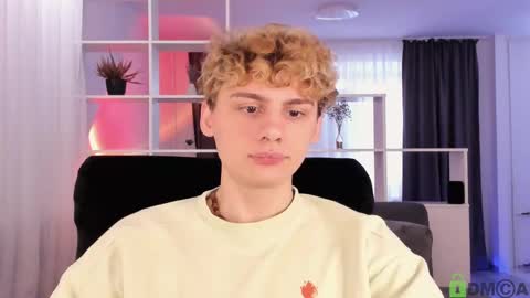 Snapshot of sunburn_boy chatting on 20, 2, 2025 Emilio online show from 20, 2, 2025