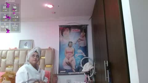 Snapshot of sunflower_dance chatting on 21, 10, 2025 Jeraldine online show from 21, 10, 2025