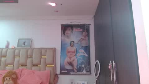 Snapshot of sunflower_dance chatting on 4, 11, 2025 Jeraldine online show from 4, 11, 2025