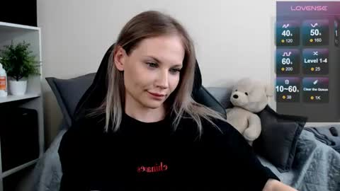 Snapshot of sunny_bunny6 chatting on 23, 6, 2026 Naomi online show from 23, 6, 2026