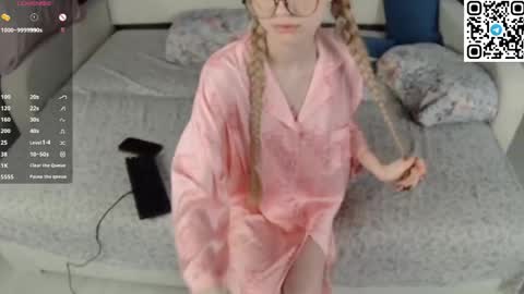 Snapshot of sunnysmilexo chatting on 16, 5, 2026 Lilith online show from 16, 5, 2026