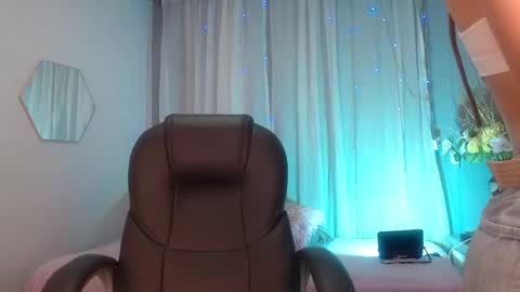 Snapshot of sunshine_gh1 chatting on 18, 12, 2024 Sunshine online show from 18, 12, 2024