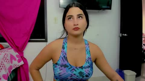 Snapshot of sunshine_uwu22 chatting on 8, 12, 2024 Andrea Rodriguez online show from 8, 12, 2024