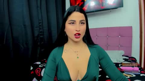 Snapshot of sunshine_uwu22 chatting on 10, 9, 2025 Andrea Rodriguez online show from 10, 9, 2025