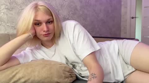 Snapshot of susan228 chatting on 17, 10, 2025 Vladiva online show from 17, 10, 2025