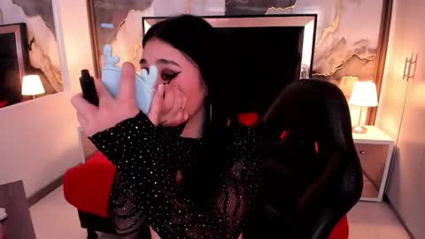 susanvilla online show from 2, 12, 2025