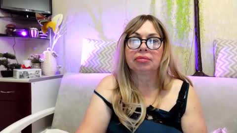 SusiexNoreen online show from 4, 3, 2026