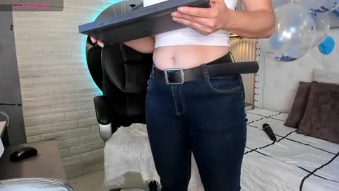 Snapshot of sussy__stone chatting on 4, 6, 2026 online show from 4, 6, 2026