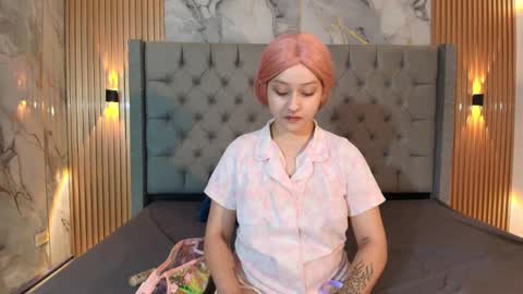 suxan_white online show from 5, 10, 2025