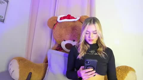 Snapshot of suzan__cooper2 chatting on 22, 12, 2024 suzan__cooper2 online show from 22, 12, 2024