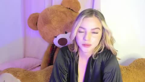 Snapshot of suzan__cooper2 chatting on 16, 2, 2025 suzan__cooper2 online show from 16, 2, 2025