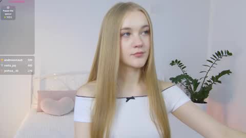 Snapshot of suzipons chatting on 8, 10, 2025 Suzi online show from 8, 10, 2025