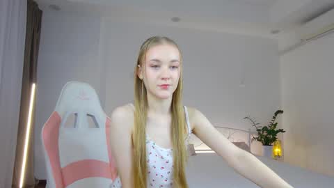 Snapshot of suzipons chatting on 30, 11, 2025 Suzi online show from 30, 11, 2025