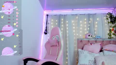 Daniela age 21 online show from 20, 11, 2025