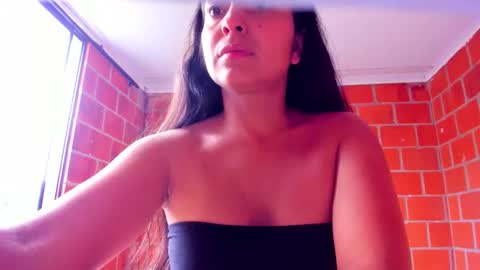 sweet and hot alaia online show from 12, 11, 2025